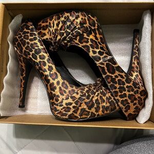 Leopard stilettos size 9